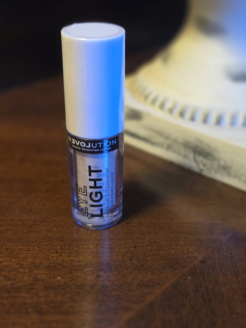Makeup Revolution Eye Light Liquid Eyeshadow in Silver